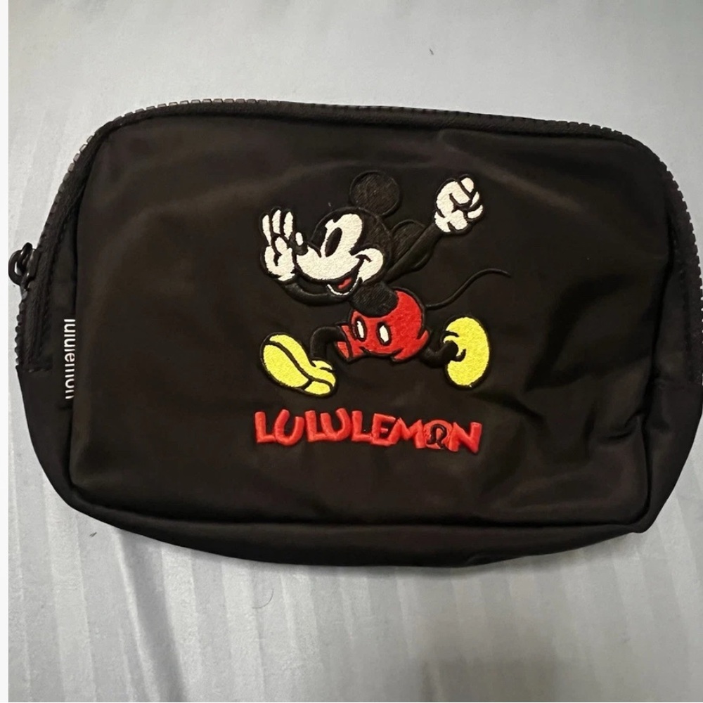 DISNEY x LULULEMON Everywhere Belt Bag 1L Mickey in Motion Graphic NWT
